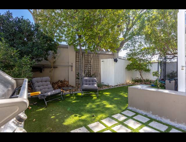 2 BEDROOM APARTMENT FOR SALE IN VREDEHOEK